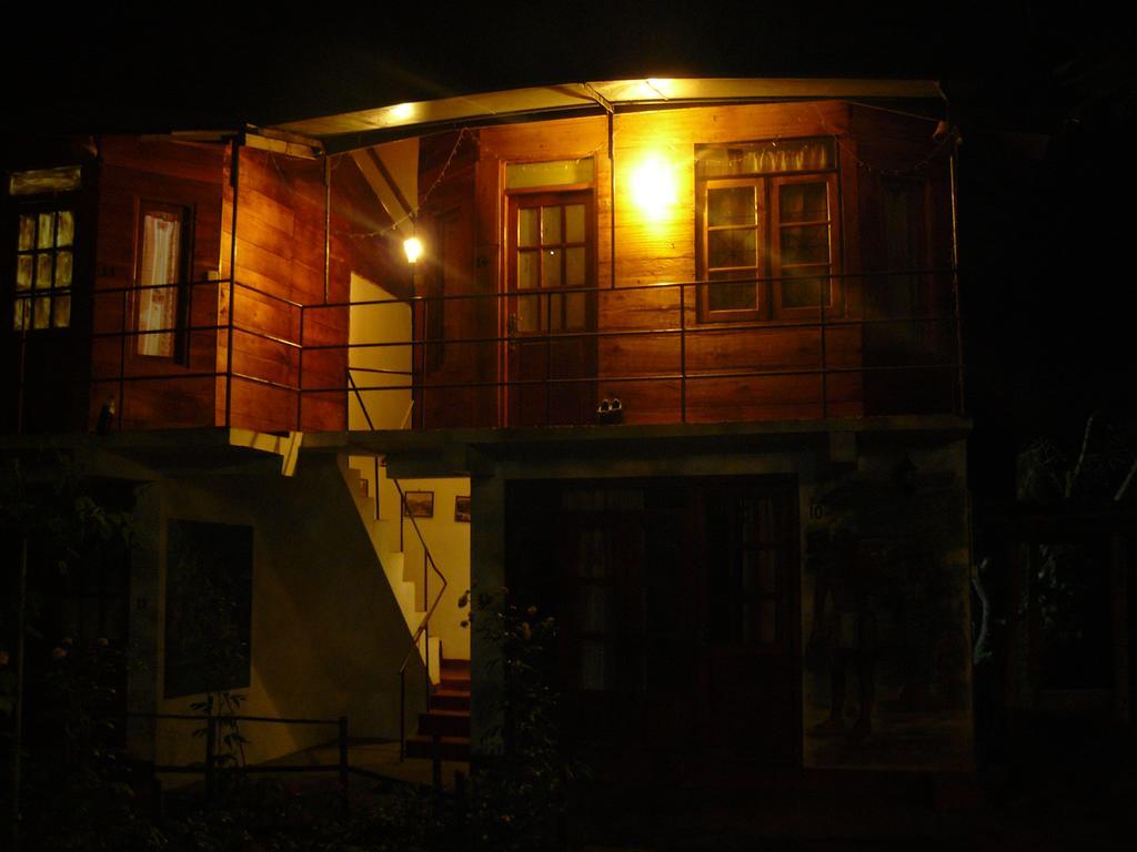 White House Riverside Retreat Nallathanniya Extérieur photo